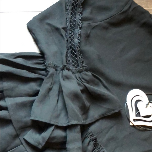 ✨LAST ONE ✨PARIS Black bell layered sleeves top - Picture 7 of 8